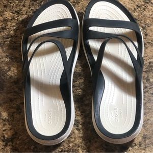 Iconic crocs comfort pre-owned condition size 9 for women’s